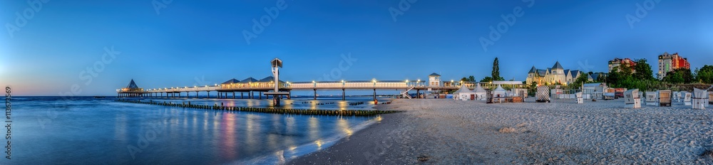 Seebrücke Heringsdorf Usedom Ostsee Panorama beleuchtet Seebrücke Heringsdorf Usedom Ostsee Panorama beleuchtet
