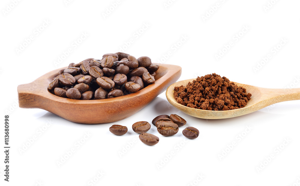 Fototapeta premium coffee beans on white background.