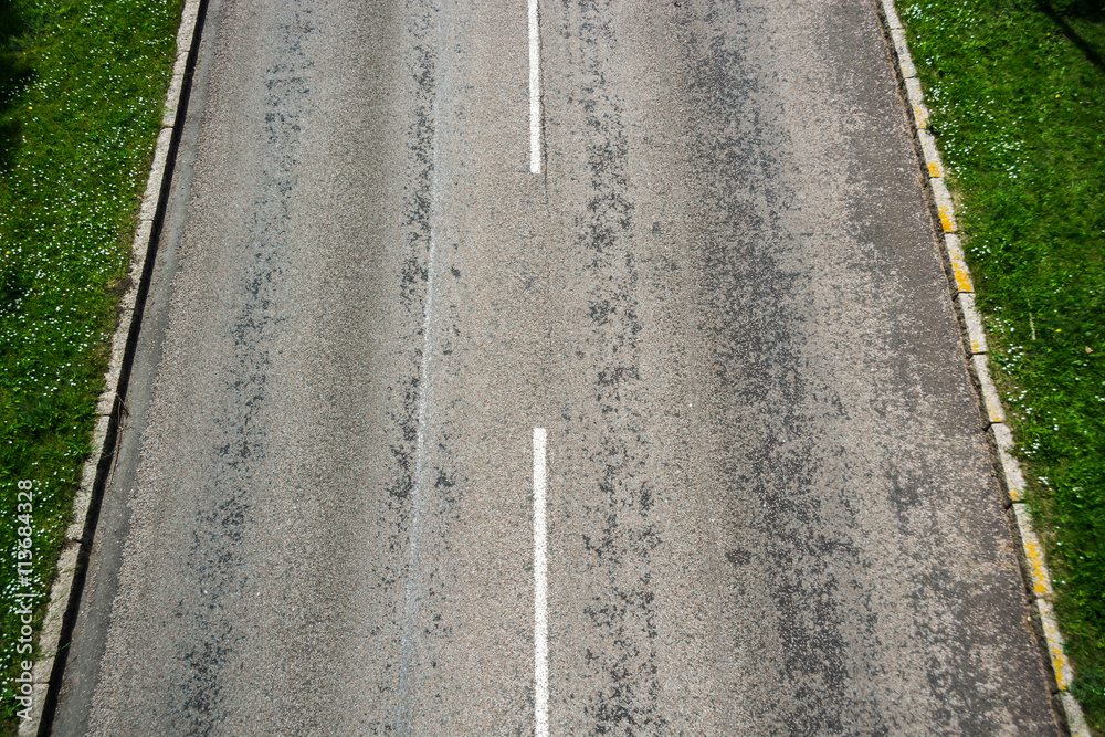 Obraz premium Road in green neighbourhood