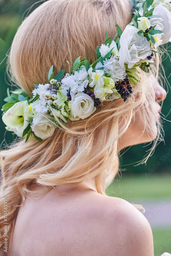 Naklejka premium Wedding . Beautiful bride. Love.Beautiful bride with a wreath on his head holding a bouquet. bride. Flowers in hair.