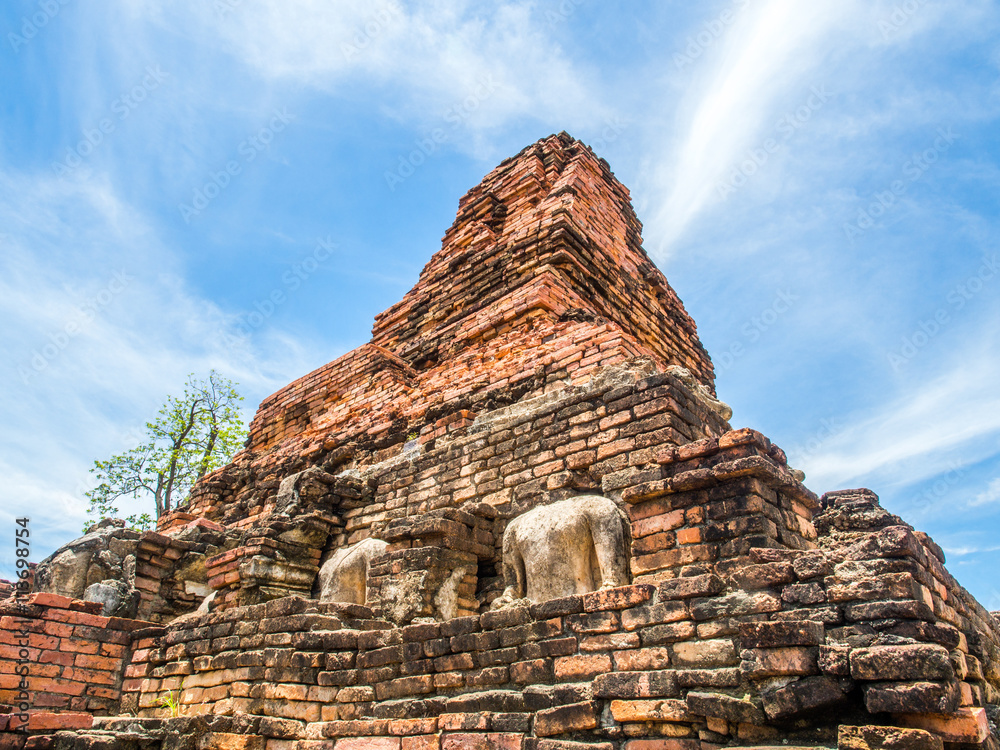  The damaged buddha at the base of stupa in  Phra Phai Luang Temple in Sukhothai Historical Park, Sukhothai, Thailand