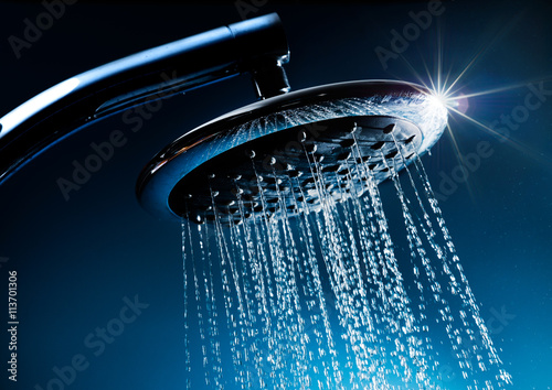 Fényképezés Jet d'eau de douche avec éclaboussure et éclat