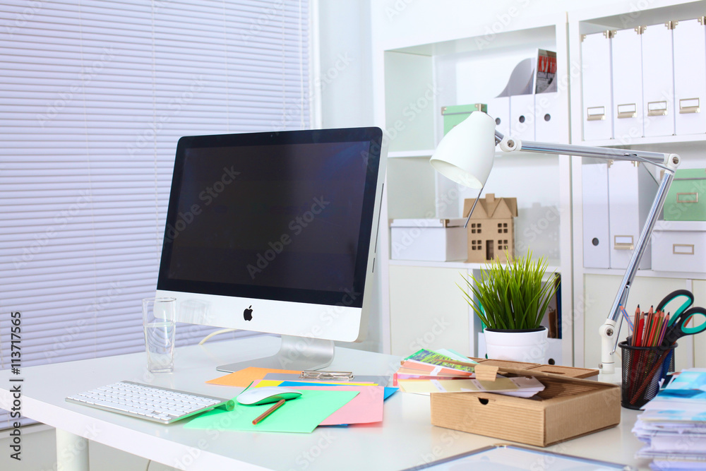 Obraz premium Office workplace with laptop and smart phone on wood table