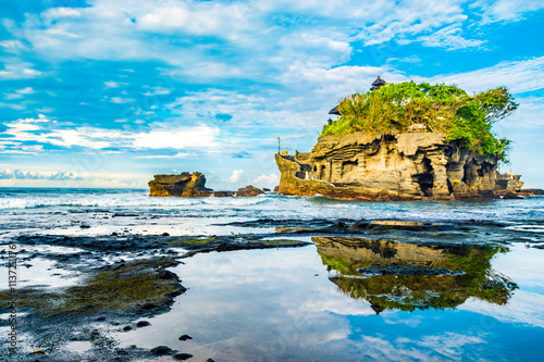 Canvas-taulu Tanah Lot Island temple is a sacred and very old Hindu temple in Bali, Indonesia