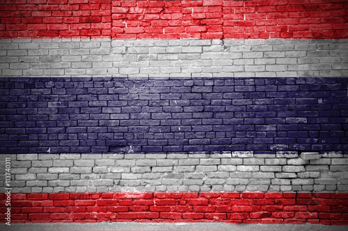 Ziegelsteinmauer mit Flagge Thailand