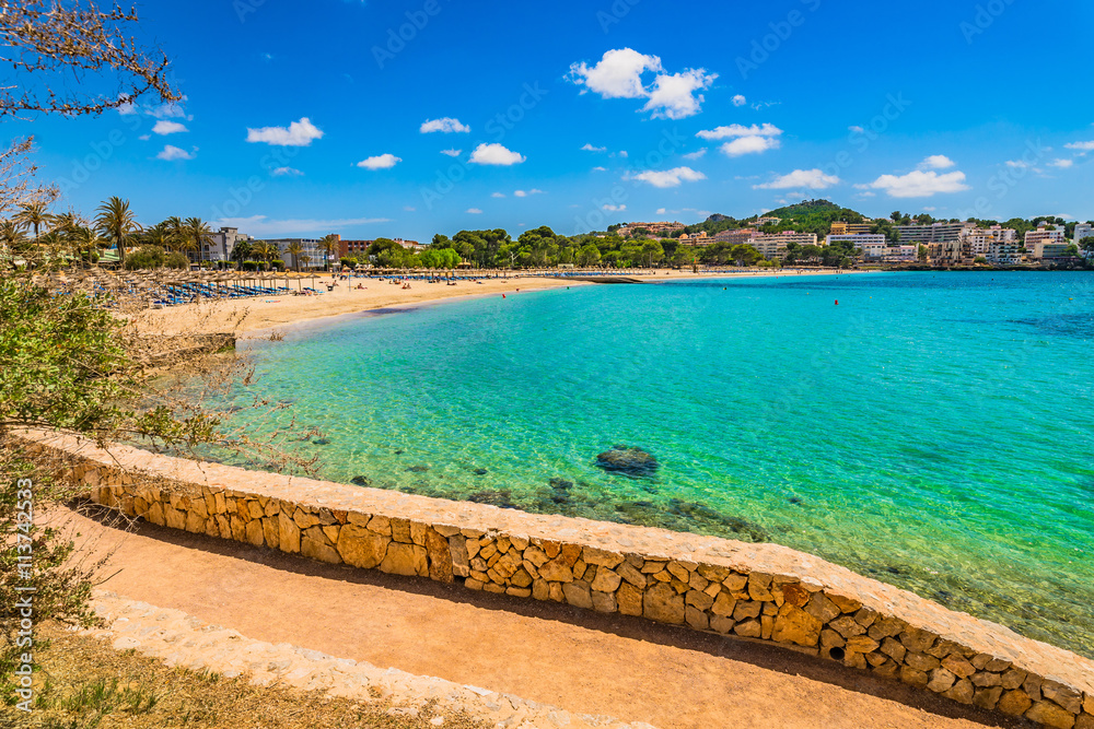 Fototapeta premium Mallorca Strand von Santa Ponsa Spanien Mittelmeer Insel