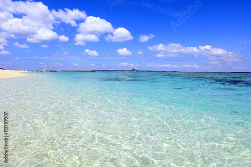 沖縄の美しい海とさわやかな空