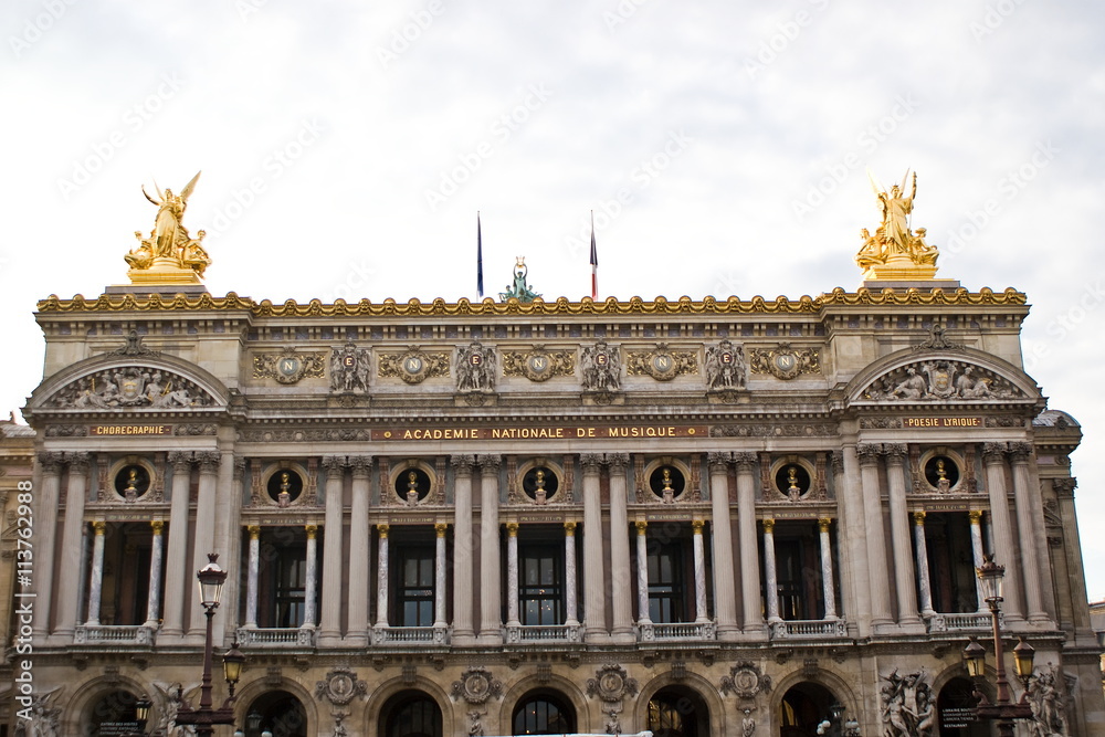 Facade of Operà in Paris