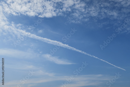 飛行機雲 © Clover