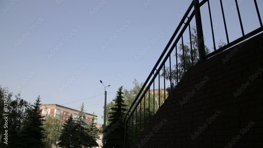 Free runner vault over divider on stairs Free runner vault over divider on stairs