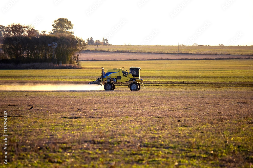 Obraz premium Tractor, pulverizar, fumigar
