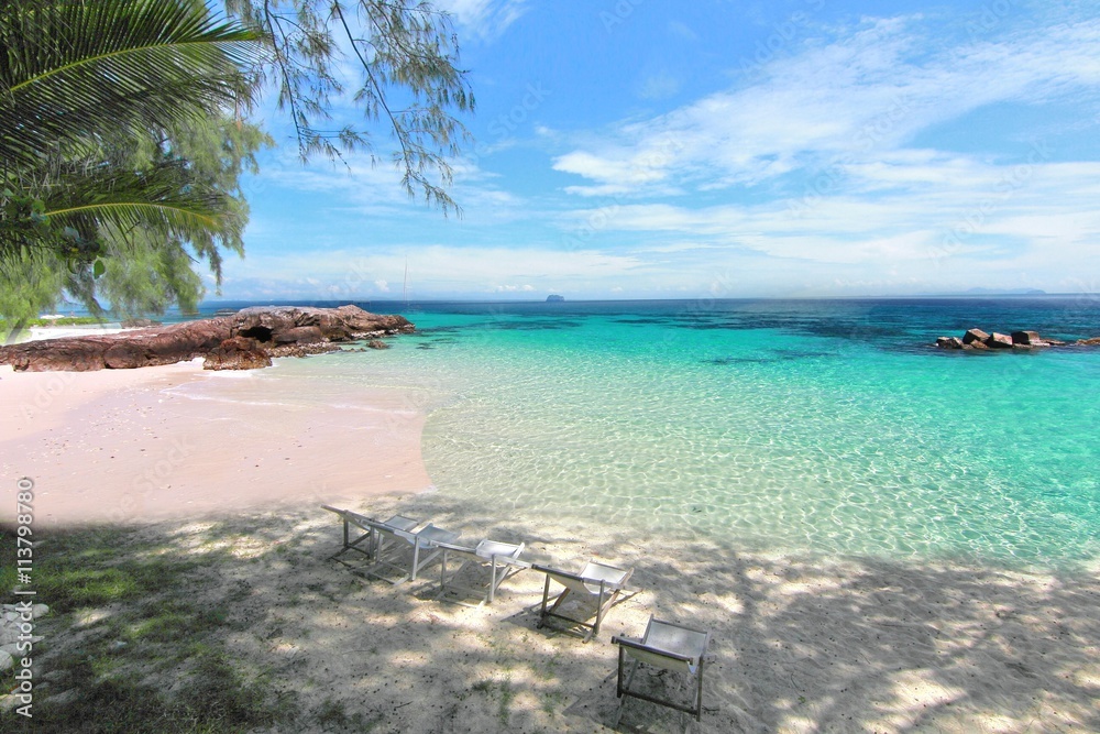 Obraz premium Paradise beach in Koh maiton island , phuket ,Thailand