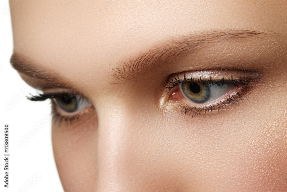 Obraz premium Eye makeup. Beautiful eyes make-up. Holiday makeup detail. Long eyelashes