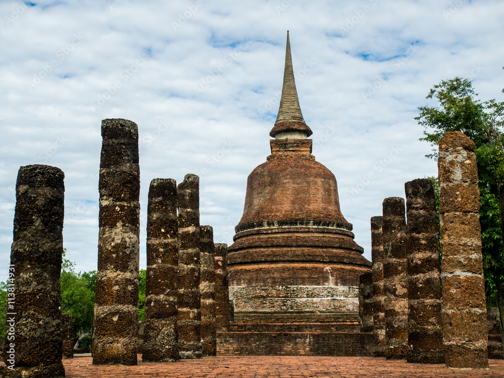 Fototapeta premium An ancient sandstone pagoda in Chana Songkhram Temple, Sukhothai Historical Park, Sukhothai, Thailand