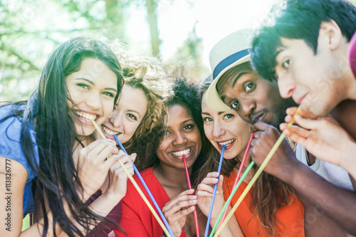 Canvas Print Group of multi race friends enjoying drink outdoor summer party