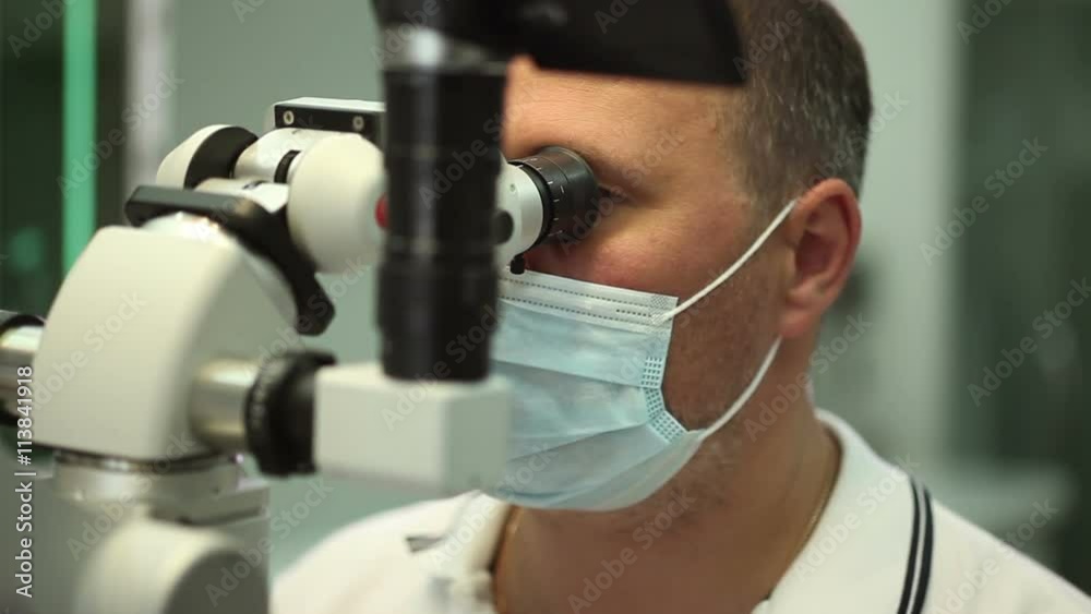 the dentist and periodontal doctor show to intern's how to work with a client the dentist and periodontal doctor show to intern's how to work with a client