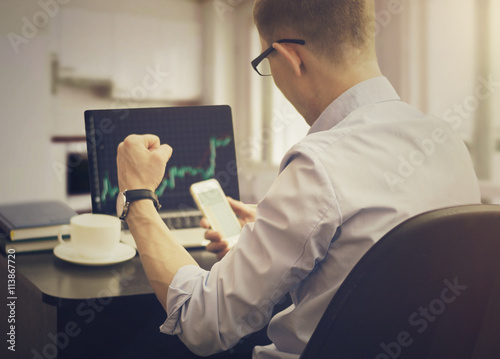 Businessman trader working in the office. Fototapet