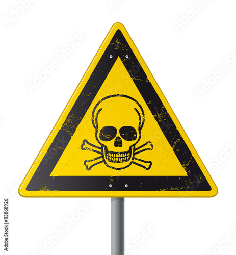 gelbes Dreieck-Schild mit Totenschädel zerkratzt
