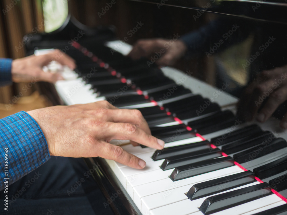 Obraz premium Klavier spielen