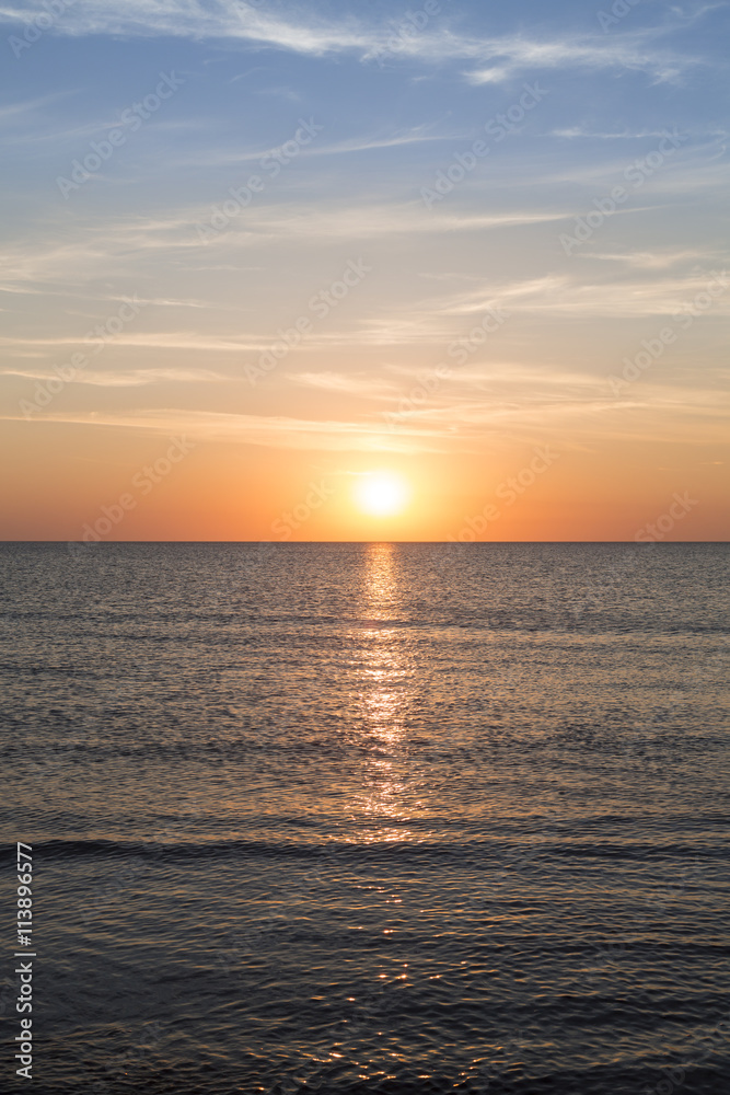 Fototapeta premium ocean landscape with sunset for backgrounds