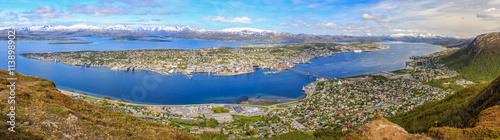Fototapeta Naklejka Na Ścianę i Meble -  Panoramablick vom Fjellheisen auf Tromsø