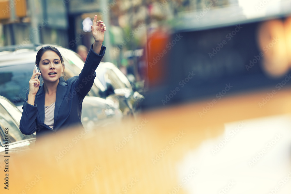 Φωτογραφία New York City Woman on Cell Phone Hailing a Yellow Taxi Cab