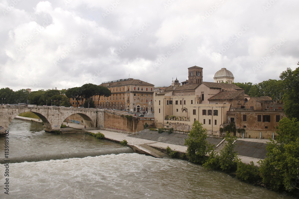 Pont sur le Tibre à Rome, Italie