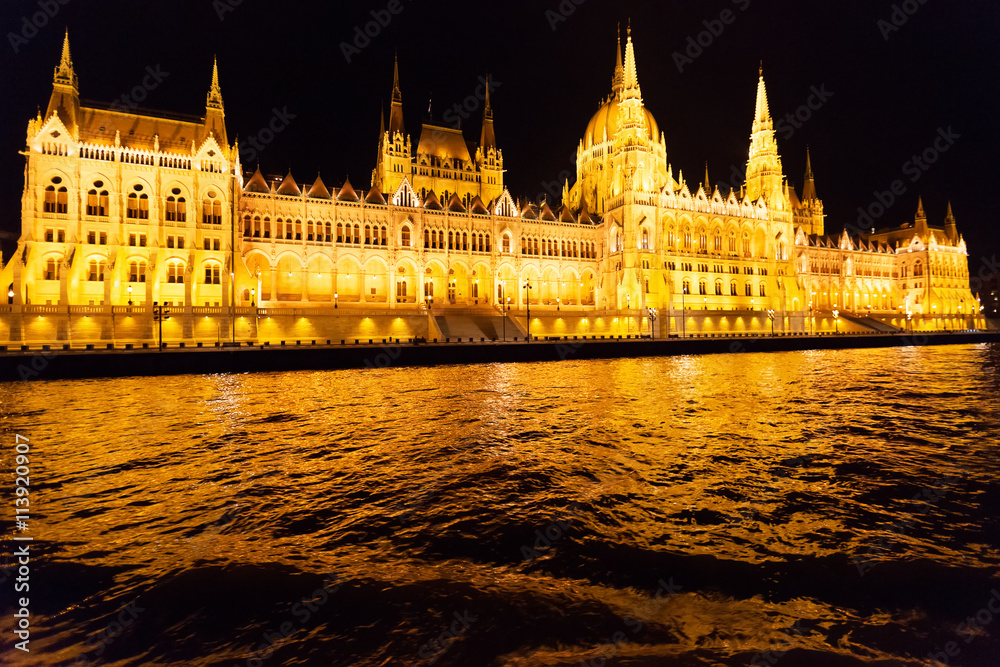 photo of Hungarian Parliament in the night