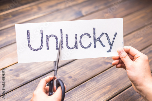 Fotografía unlucky to lucky by scissors