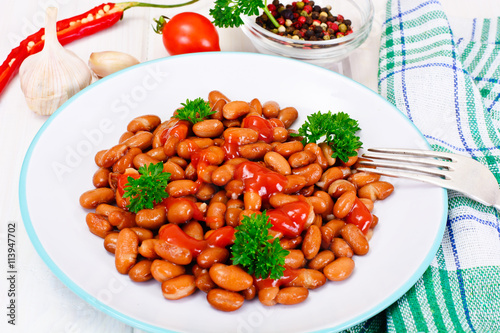 Baked Beans with Tomato Paste and Parsley