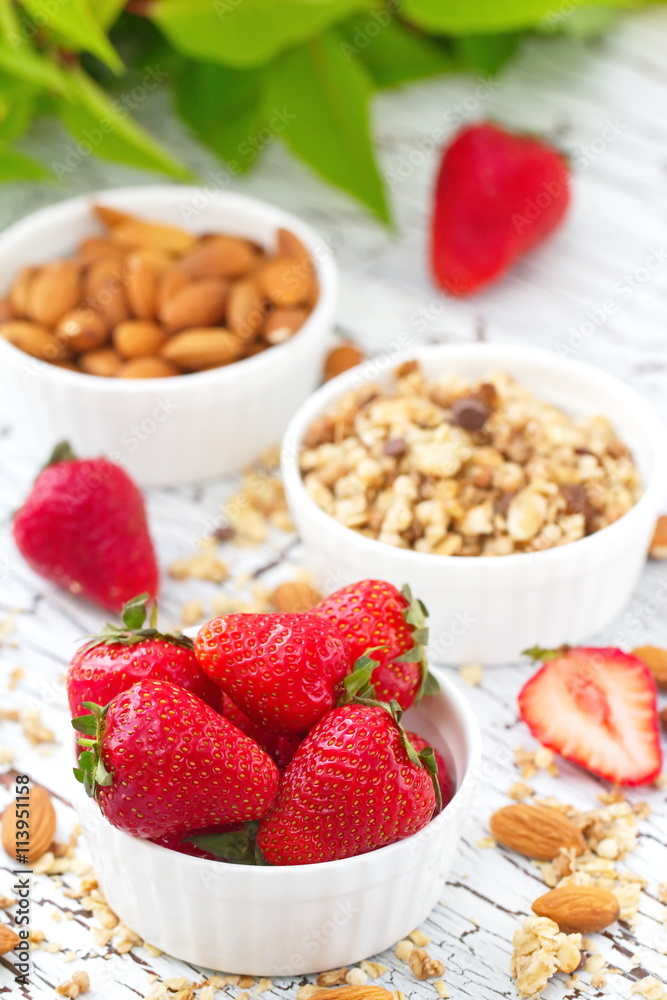 Fresh strawberry and oat granola Fresh strawberry and oat granola