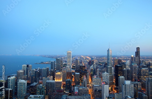 Chicago Skyline zur Blauen Stunde photo