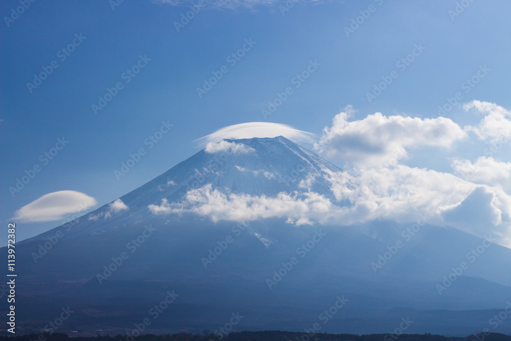 富士山と笠雲-山梨-