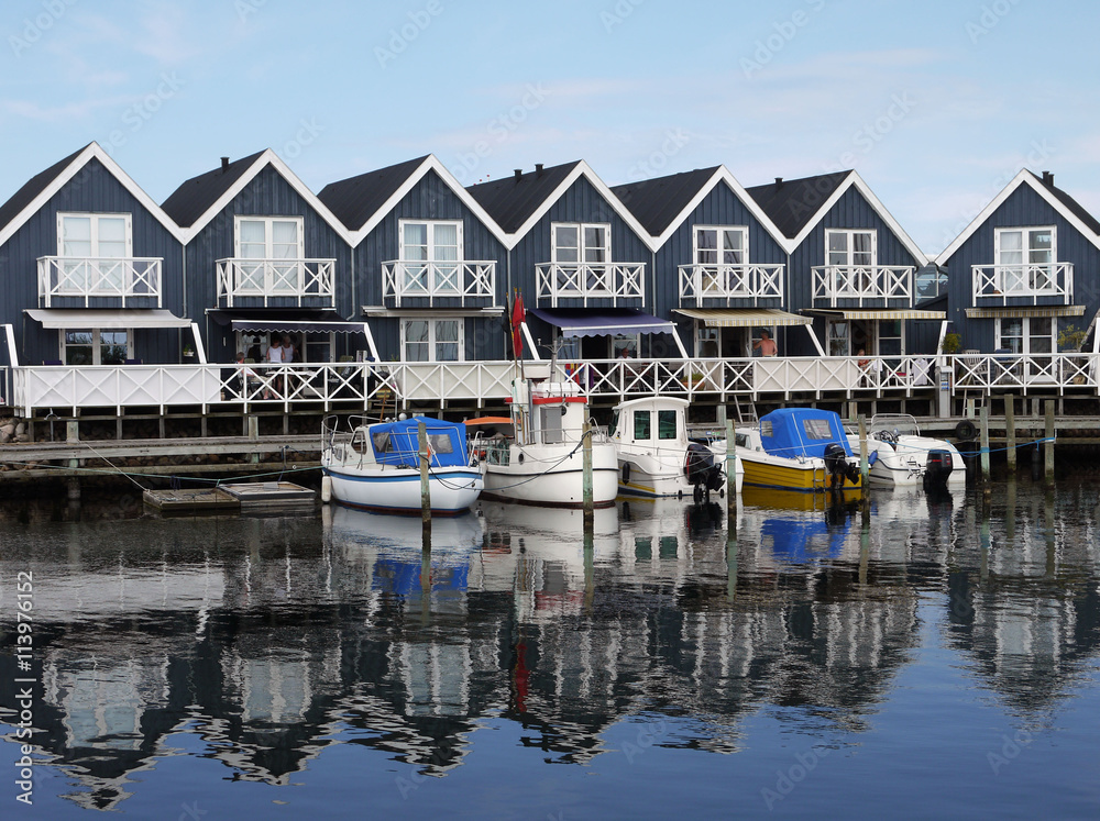 Ferienhäuser im Yachthafen von Grenaa in Dänemark
