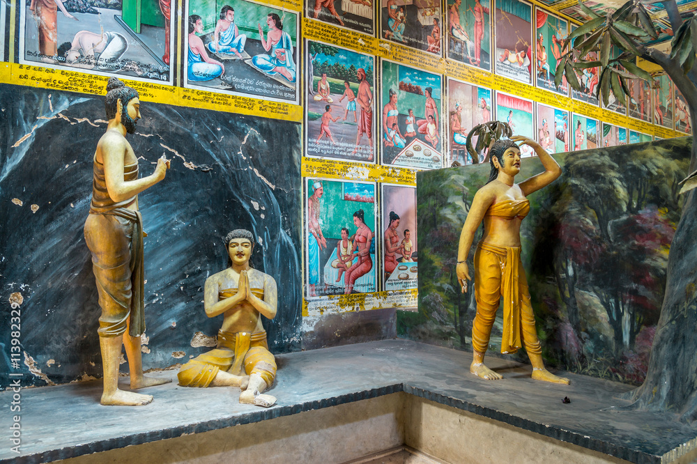 Fototapeta premium MATARA, SRI LANKA - Weherahena buddhist temple is said be the largest and the first tunnel temple in the world.The 600 feet tunnel was fist build by excavating the mound of earth.