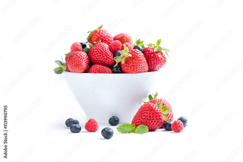 Fresas aisladas sobre fondo blanco Fresas aisladas sobre fondo blanco