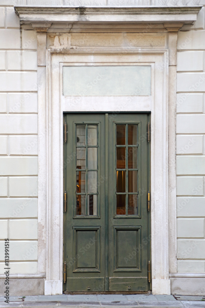 Door Door