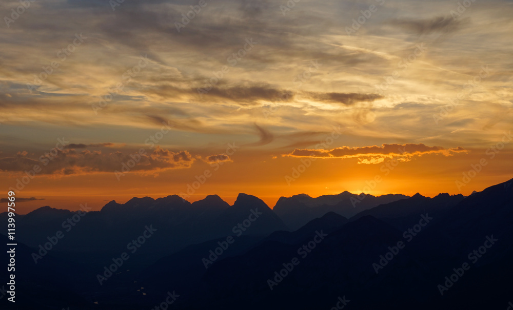 Sonnenuntergang in den Bergen