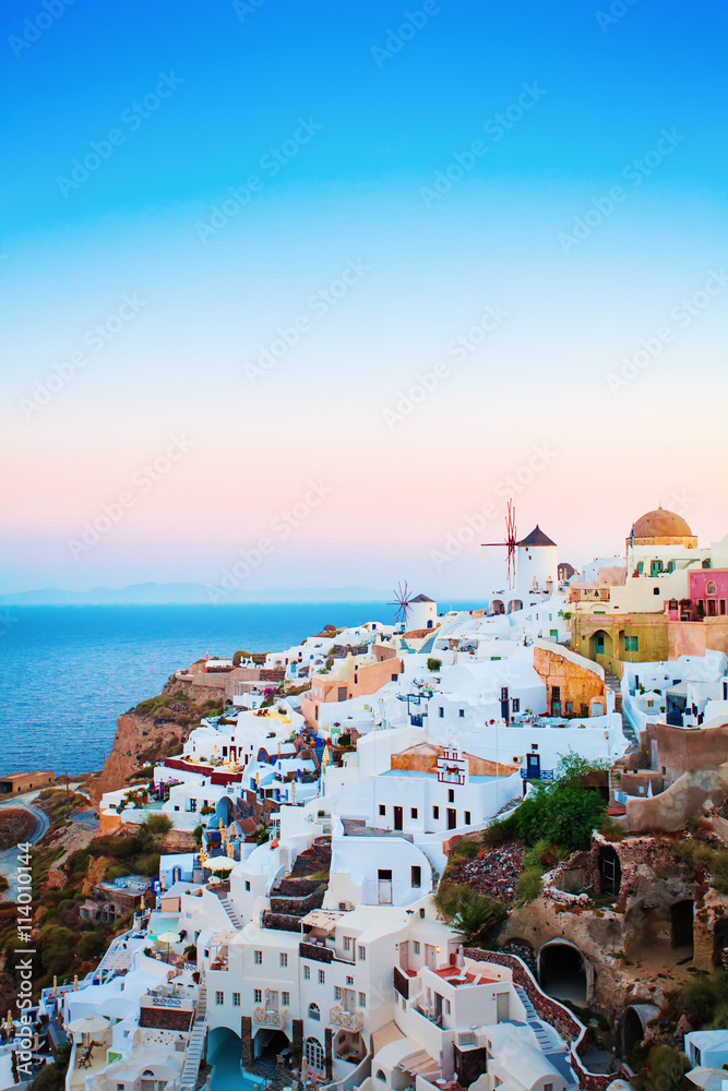 Naklejka premium Oia Town on Santorini Island, Greece. Sunrise. Traditional House
