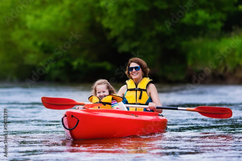 Mother and child in a kayak © famveldman