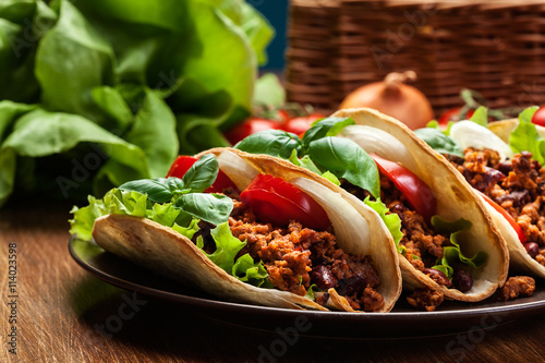 Canvas Print Mexican tacos with minced meat, beans and spices