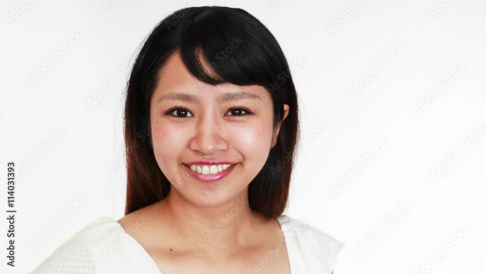 微笑む女性 微笑む女性