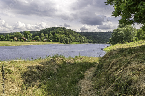 Fototapeta Naklejka Na Ścianę i Meble -  Przyroda nad Sanem