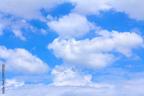 Fototapeta Naklejka Na Ścianę i Meble -  Blue sky background with white clouds. The vast blue sky and clouds sky on sunny day. White fluffy clouds in the blue sky. beautiful clouds and blue sky.