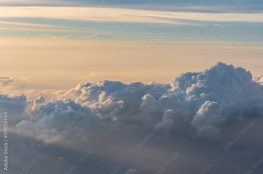 Fototapeta premium Many cloud in Flying above sunrise