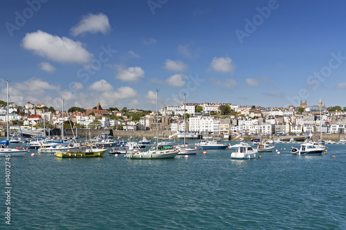 Die Stadt Saint Peter Port auf Guernsey, UK © Harald Biebel