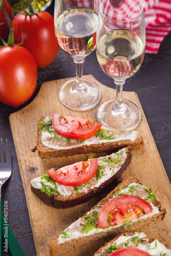 sandwich with tomatoes