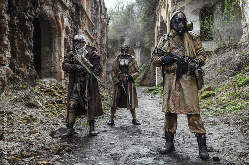 Obraz na płótnie Nuclear post-apocalypse survivors