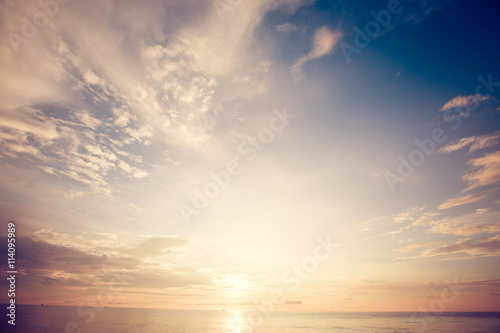 Fototapeta Naklejka Na Ścianę i Meble -  Sunrise sky over tropical sea and beach of Thailand. vintage filter