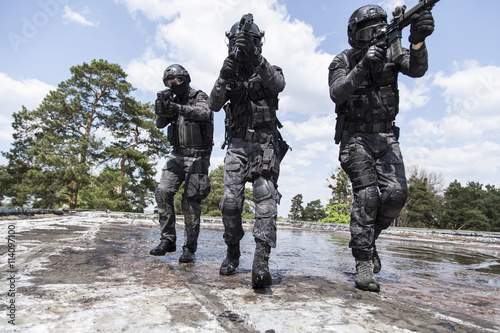Spec ops police officers SWAT in the water
